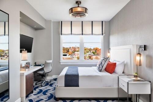 The Bristol Hotel Екстериор снимка