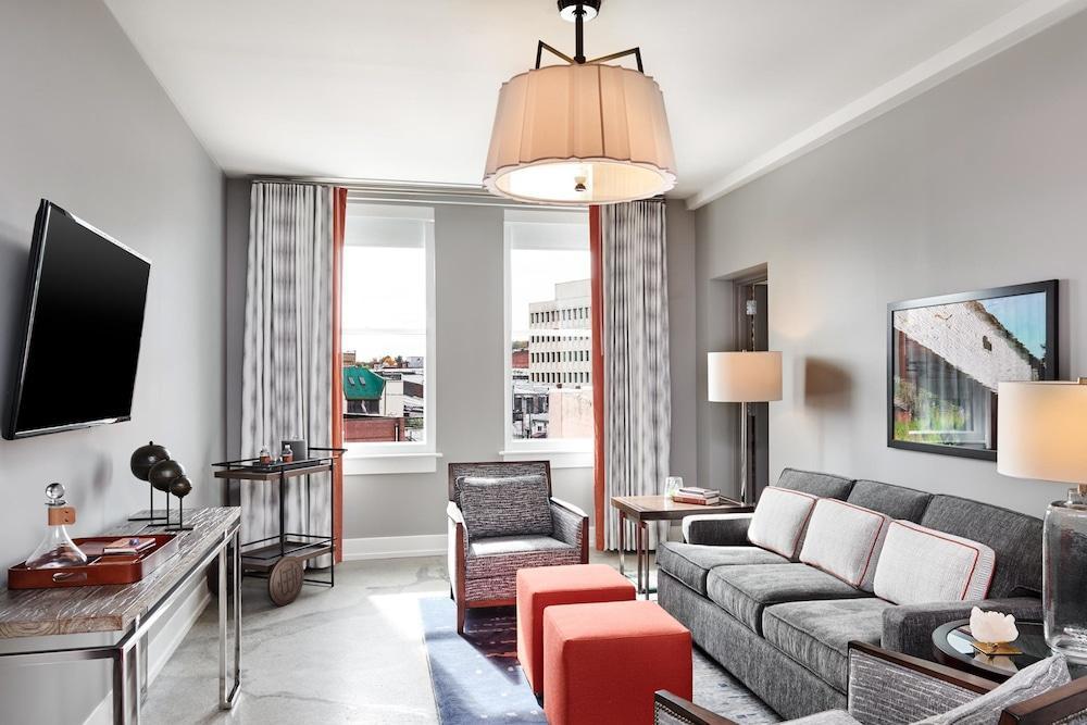 The Bristol Hotel Екстериор снимка