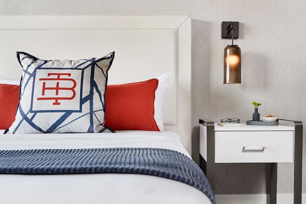 The Bristol Hotel Екстериор снимка
